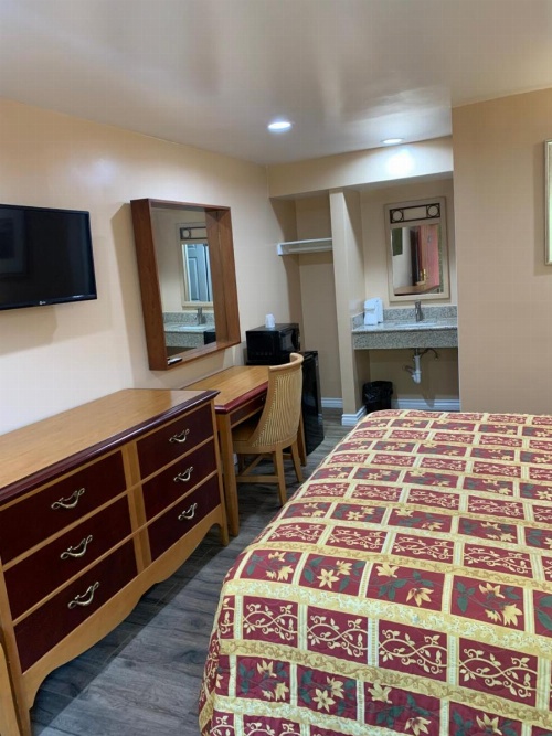 Budget Inn Motel image 25