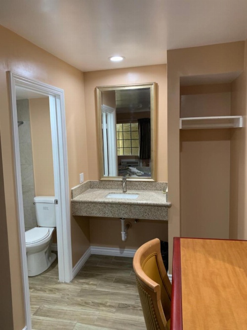 Budget Inn Motel image 37